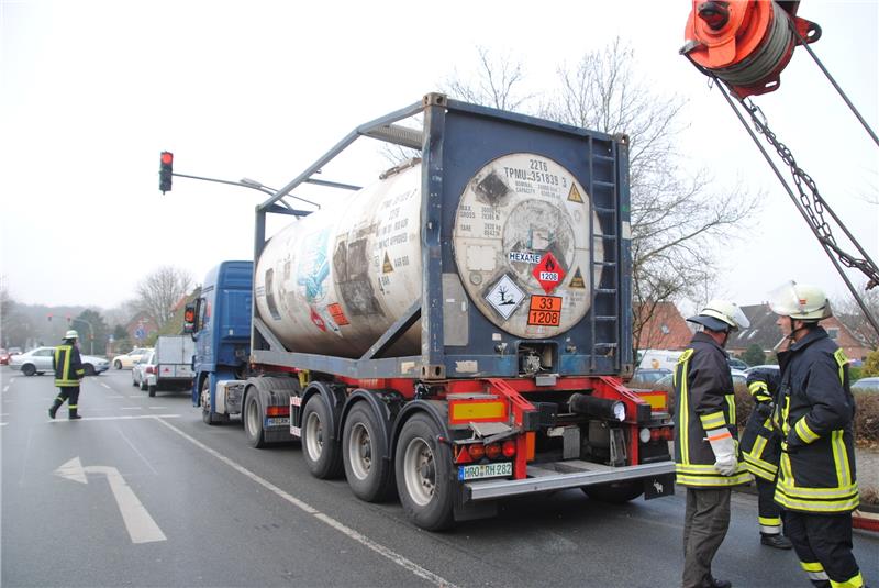 Umwelteinsatz in Nottensdorf nach Unfall mit Gefahrguttransport auf der B73