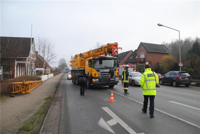 Umwelteinsatz in Nottensdorf nach Unfall mit Gefahrguttransport auf der B73
