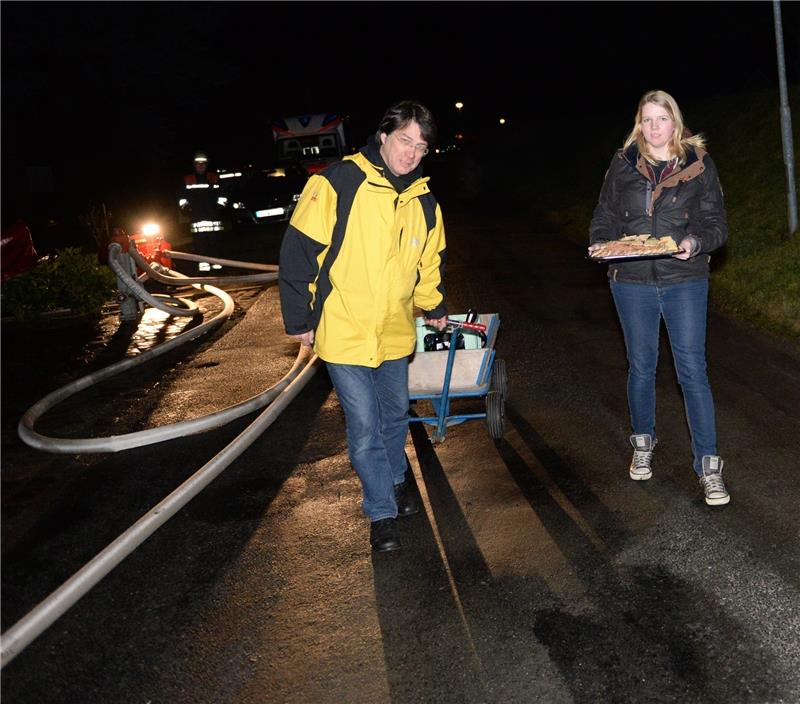 Großbrand vernichtet reetgedecktes Wohnhaus