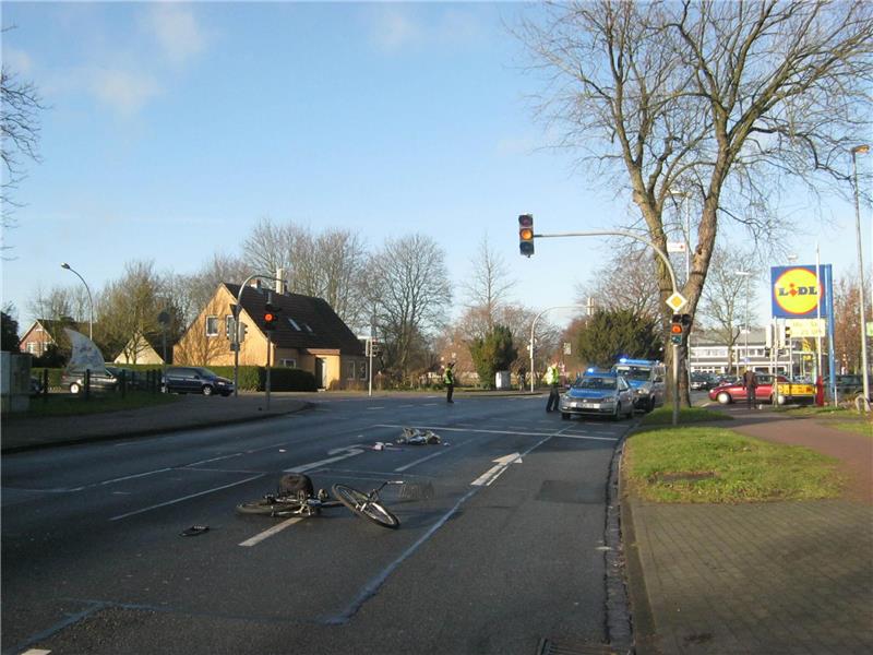 Radfahrer bei Unfall in Stade lebensgefährlich verletzt