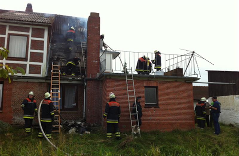 Feuer in einer Dachgeschosswohnung in Grünendeich