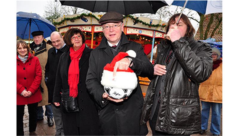 Ministerpräsident Stefan Weil zu Gast im Christkinddorf Himmelpforten