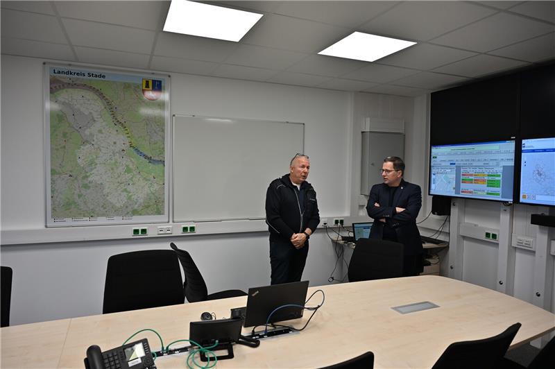 Landkreis investiert in Feuerwehr und Rettungsleitstelle in Stade