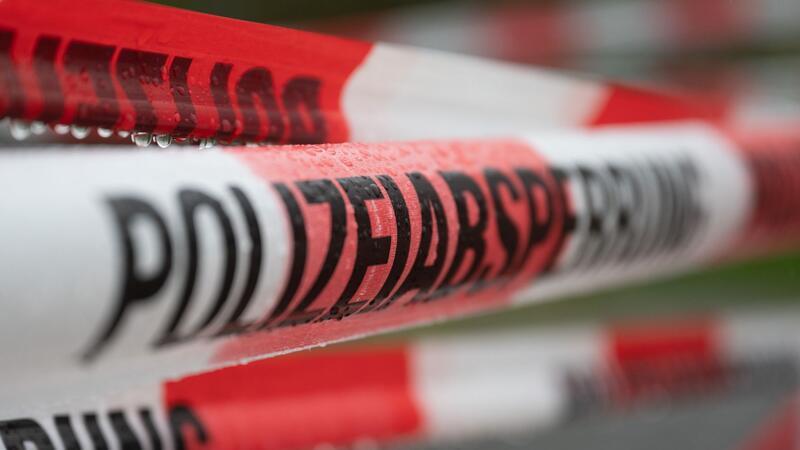 Räuber überfällt Spielhalle in Stade und bedroht Mitarbeiter Räuber überfällt Spielhalle in Stade und bedroht Mitarbeiter