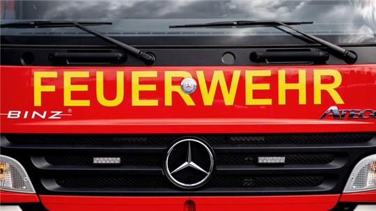 Brandgeruch im Keller: Bützflether Feuerwehr rückt aus