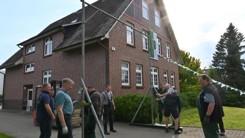Schützen- und Volksfest in Neuenfelde: Ein ganzer Ort macht Party