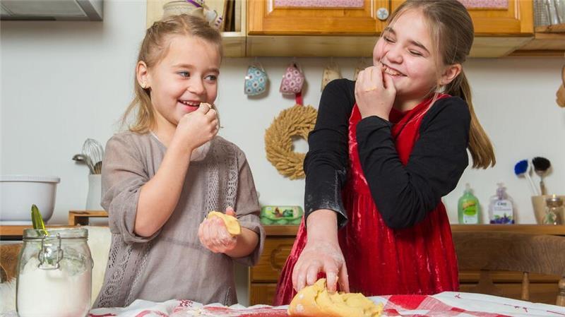 Plätzchen backen mit Kindern: Die besten Tipps und Rezepte Plätzchen backen mit Kindern: Die besten Tipps und Rezepte
