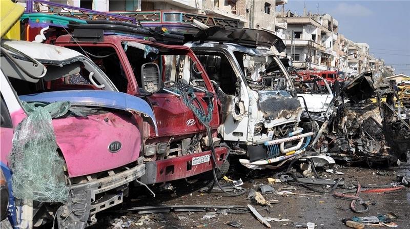 Bilder wie dieses aus der Stadt Homs in Syrien, wo im Februar 46 Menschen bei einem Attentat starben, gehören inzwischen zum Alltag von Krisenreportern . Foto dpa