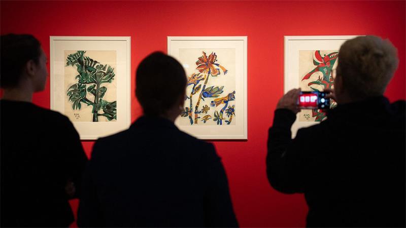 Bildserie „Durch die Blume“ von Albert Christoph Reck. Das Werk des Künstlers ist durch Aufenthalte in Afrika geprägt.