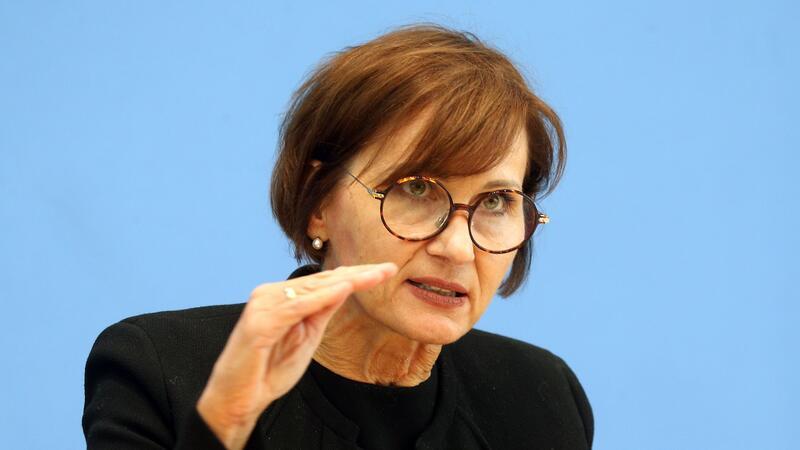 Stark-Watzinger: Unis sollen gegen Antisemitismus vorgehen Bildungsministerin Bettina Stark-Watzinger fordert Universitäten zu konsequentem Vorgehen gegen Antisemitismus auf.