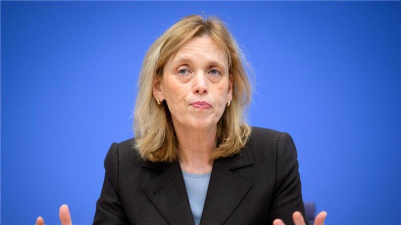 Bildungsministerin Karin Prien erwartet rasch europäische Vorschriften für Tech-Konzerne, um den Zugang von Kindern und Jugendlichen zu sozialen Medien einzuschränken. (Archivbild)
