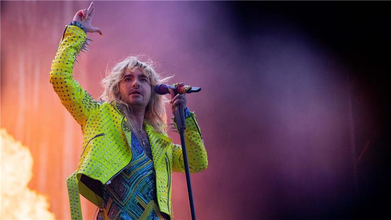 Deichbrand-Festival: Mega-Panne bei Tokio-Hotel-Auftritt Bill Kaulitz und seine Band-Kollegen von Tokio Hotel gehen bei ihrem Deichbrand-Auftritt von der Bühne. Foto: Arnd Hartmann