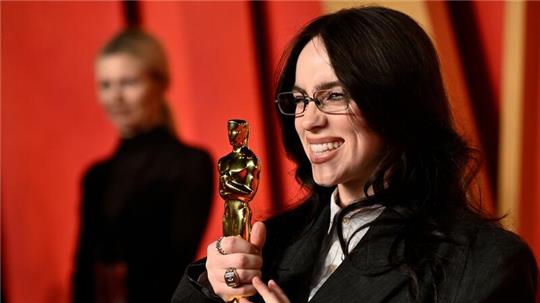 Billie Eilish hat für ihren Song „What Was I Made For?“ zum Film „Barbie“ einen Oscar gewonnen.