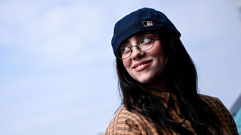 Billie Eilish feiert die vegane Gastronomie in Berlin Billie Eilish ist auf Werbetour in Berlin.