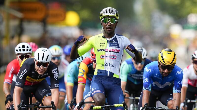 Biniam Girmay aus Eritrea feiert seinen Sieg 