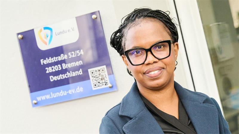 „Schwerwiegende Folgen“ - Wie Binta Bah Frauen mit Beschneidung hilft Binta Bah hat den Verein Lundu gegründet, der Betroffene unterstützt.