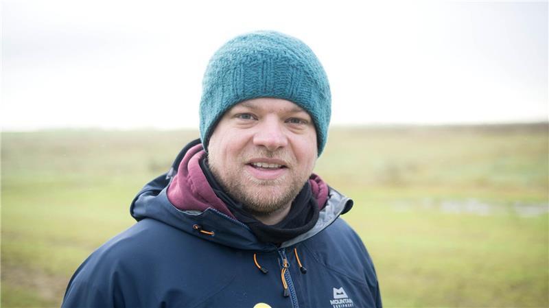 Wer frisst hier totes Tier? Erkenntnisse aus Aas-Projekt Biologe Benedikt Wiggering betreut das Projekt im Wattenmeer. (Archivbild)