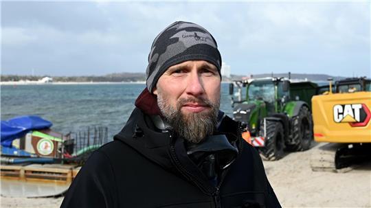 Biologe Lehmann kümmerte sich stundenlang im kalten Wasser um den Wal.