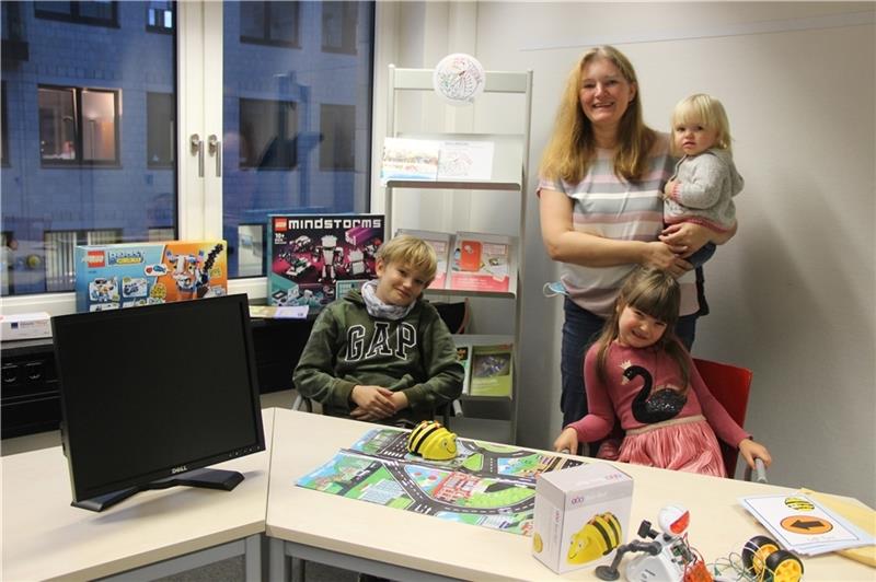 Birgit Walter hat die gemeinnützige Organisation Bits4Kids Zentrum für Medienpädagogik gegründet. Im Neu Wulmstorfer Lichthof hat sie einen Schulungsraum für ihre Arbeit mit den Kindern eingerichtet. Ihre Kinder Hagen (10) und Marie-Leni (5
