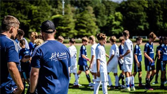 Birk Virkus (links) und Ole Aldag (rechts) waren als Trainer der U14-Junioren des JFV Bremerhaven Betroffene eines Gewaltvorfalls im Fußball.