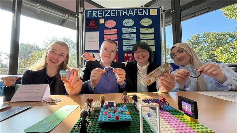 Birla, Kim-Marlen, Lara und Sedrat (von links) haben in Kooperation mit dem Ankerplatz-Verein einen Ort für kreatives Zusammensein geschaffen.