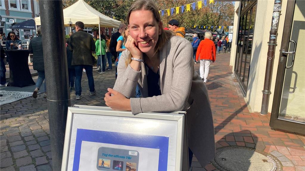 Birte Ellermann ist happy, dass der Markt der Kulturen so gut angenommen wird un...