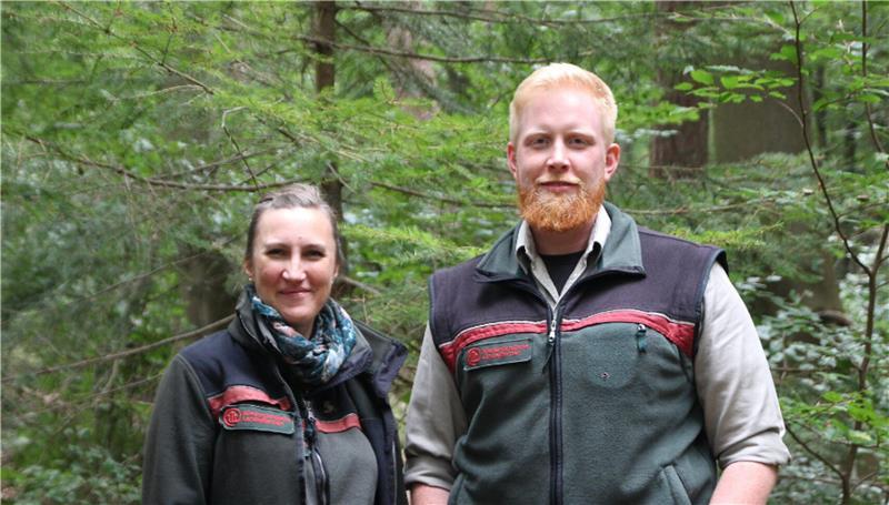 Birte Riechers, neue Försterin für Waldökologie und Naturschutz im Forstamt Harsefeld, mit Ole Berkenheger, Träger öffentlicher Belange im Forstamt Rotenburg.