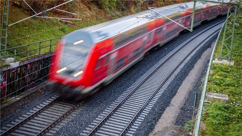 DB-Regio strebt Ausfallquote unter ein Prozent an Bis 2027 will DB-Regio die Quote selbst verschuldeter Zugausfälle auf unter ein Prozent bringen. (Archivbild)