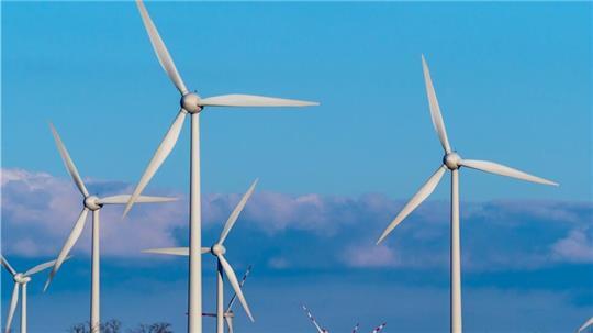 Bis 2027 will der Landkreis seine Zielmarge von vier Prozent Flächenanteil für Windenergie erreicht haben. Damit der kleine Windpark in Balje-Hörne repowert werden kann, soll der B-Plan aufgehoben werden.