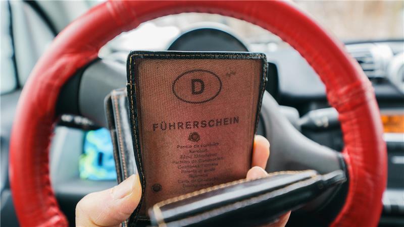 Führerscheintausch: Warum Klaus Ewald aus Hammah noch Zeit hat Bis 2033 müssen Millionen der älteren „rosa Führerscheine“ umgetauscht werden.