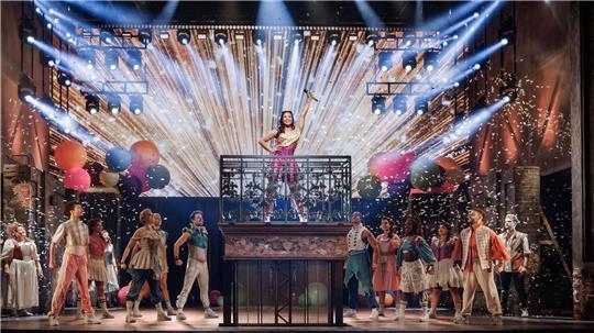 Bis Februar 2026 bleibt das Musical „& Julia“ noch in Hamburg. (Archivbild)