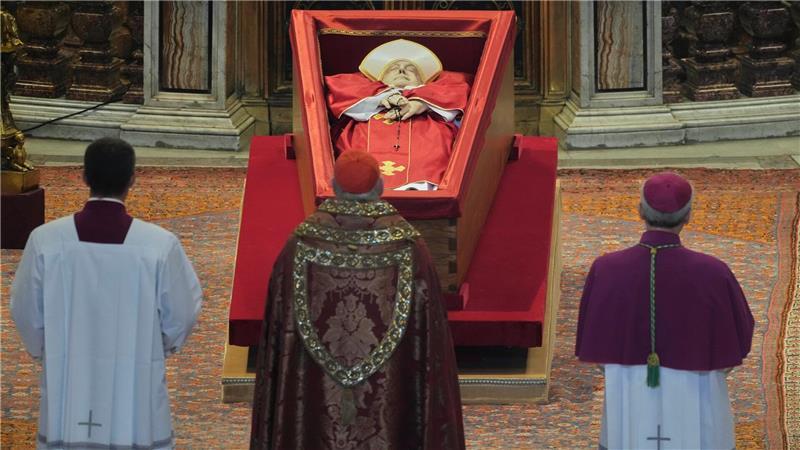 Bis Freitagabend ist Franziskus im Petersdom aufgebahrt.