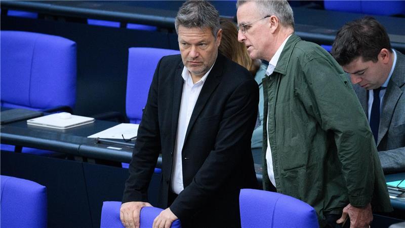 Ex-Minister: Grüne sollen „hart an der Realität bleiben“ Bis Mai arbeitete Wenzel (r) als Staatssekretär im Team von Ex-Wirtschaftsminister Habeck. (Archivbild)