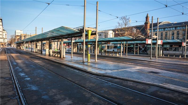 Warnstreik in Bremen: So kommen Werder-Fans ins Stadion Bis Montag, 3.00 Uhr, fahren in Bremen keine Busse und Bahnen.
