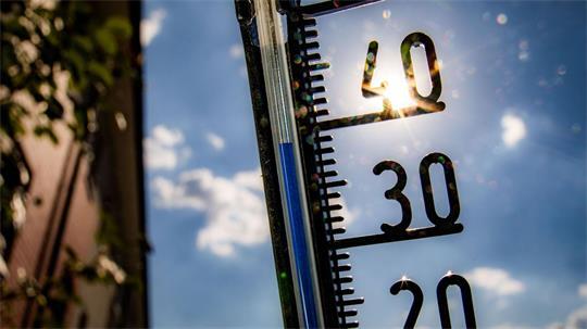 Bis auf 39 Grad können die Werte am Donnerstag laut DWD steigen. (Symbolbild)