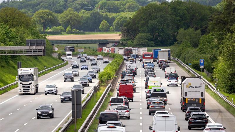 Bis der neue landeseigene Slogan „Niedersachsen. Das ist groß.“ auf Schildern an den Autobahnen zu sehen sein wird, dauert es noch etwas. (Archivbild)