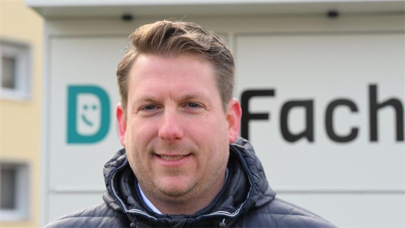 Post plant Zehntausende neue Paketautomaten - Firmenzukauf Bis gerade war Lukas Beckedorff Chef von DeinFach, nun ist der Chef von Myflexbox inklusive DeinFach.
