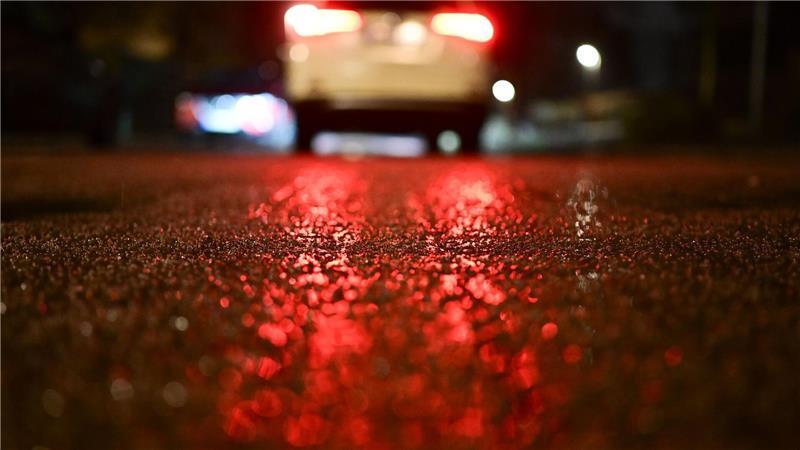 Bis in den Morgen warnt der Wetterdienst vor Glätte und Schnee.