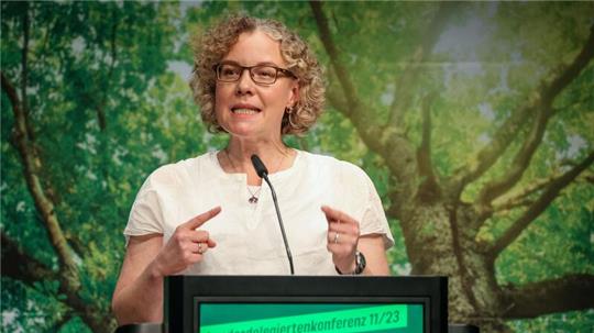 Bis spätestens 2027 soll nach jüngsten Angaben der Bundesregierung das Klimageld eingeführt werden - zu spät, findet Grünen-Fraktionsvize Julia Verlinden. Das Klimageld sei ein wichtiges Projekt der Ampel (Archivbild).