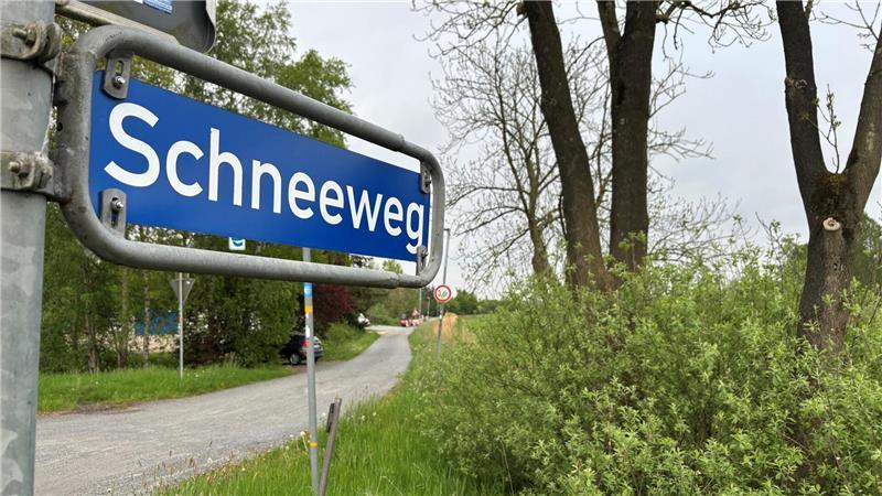 Bis vor etwa einem Jahr stand am Schneeweg direkt neben dem Obstmarschenweg in Stade-Bützfleth eine Unterkunft für Obdachlose. Die Stadt hat das marode Gebäude abreißen lassen.