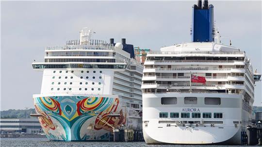 Bis zu 10.000 Menschen fahren auf einem Kreuzfahrtschiff mit (Symbolbild). Da ist es kaum zu verhindern, dass es zu Straftaten kommt. Eine Studie aus Bremerhaven greift dieses Thema auf. 