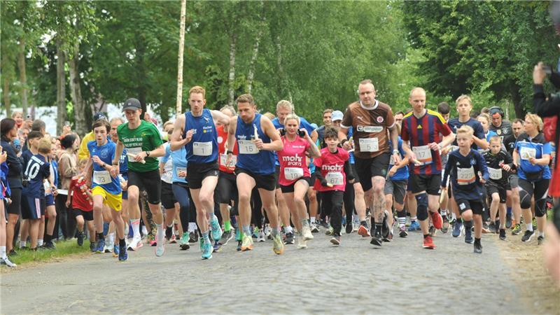 Jetzt Startplatz sichern: Anmeldung für Spargellauf beginnt Bis zu 251 Teams mit jeweils fünf Läuferinnen und Läufern starten beim Spargellauf.