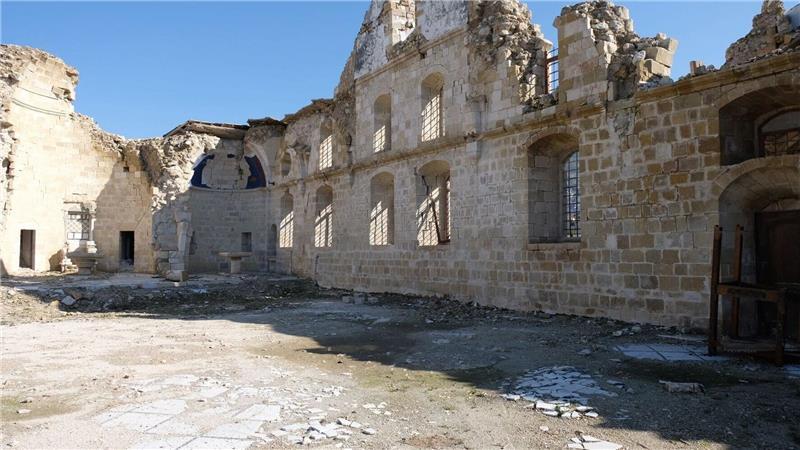 Bis zu sechs Meter hoch türmte sich der Schutt an den Wänden