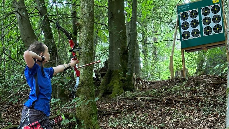 Kandidat für das Sportstipendium: Justus Listmann spannt erfolgreich den Bogen Bis zu sechs Stunden dauert die Tour durchs Gelände. Das erfordert Kondition.
