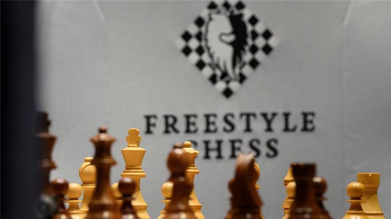 Schachstar Carlsen und Weltmeister Gukesh an der Ostsee Bis zum 14. Februar wird an der Ostsee-Küste gespielt.