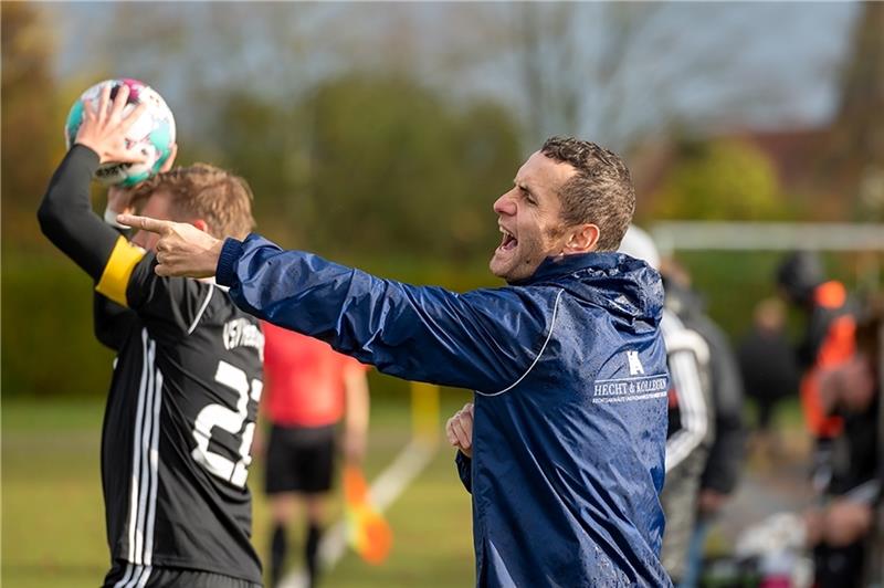 Wie mit ASC-Trainer Sagir der Spaß am Fußball zurückkam Bis zum Sommer will Nihat Sagir Trainer bleiben. Was danach kommt, ist ungewiss. Foto: Rolf Schmietow