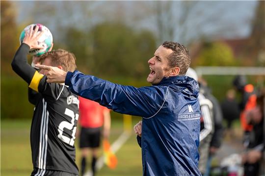 Bis zum Sommer will Nihat Sagir Trainer bleiben. Was danach kommt, ist ungewiss. Foto: Rolf Schmietow