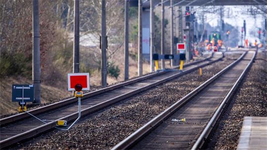 Bis zum Wochenende kommt es auf den Bahnstrecken in Hamburg und Schleswig-Holstein zu einigen Zugausfällen und Fahrplanänderungen. (Symbolbild)