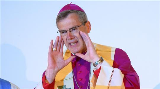 Bischof Wilmer würdigt den gestorbenen Papst. (Archivfoto) 