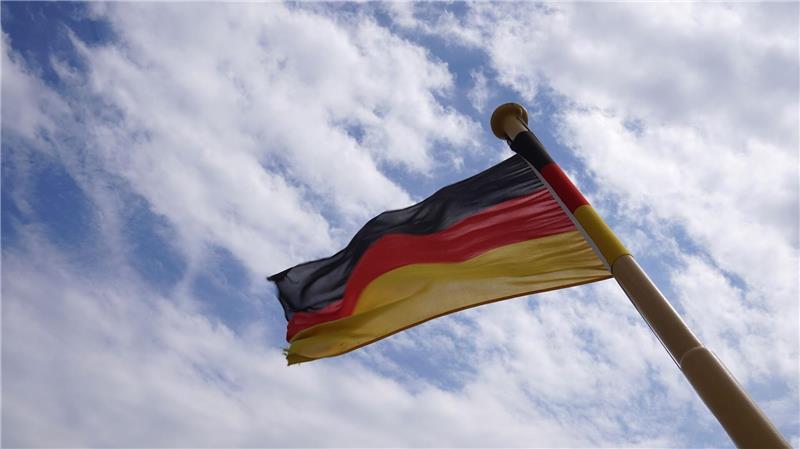 Bisher durften Deutsche mit Wohnsitz im Ausland auf Schiffen nicht die Bundesflagge hissen. (Symbolbild)